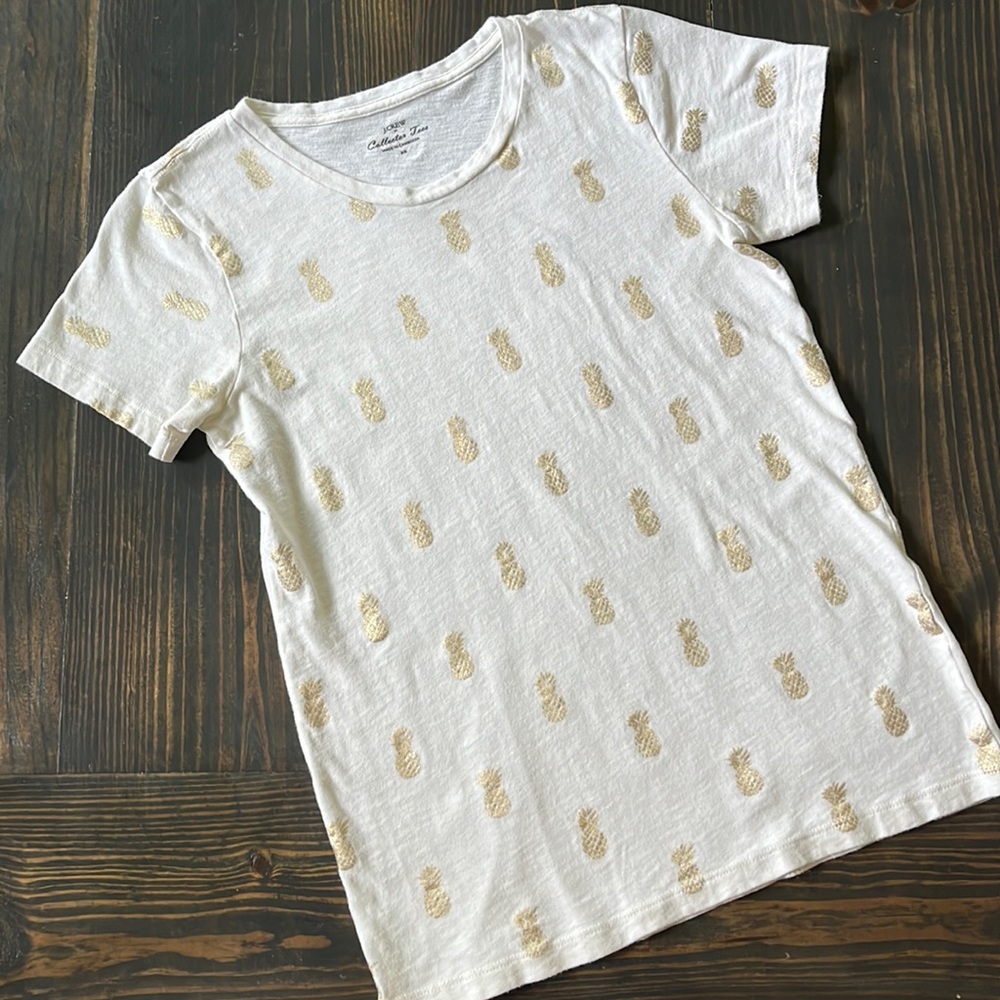 J. Crew Collector Tee with gold pineapples - Size XS - Short Sleeve T-Shirt 🍍